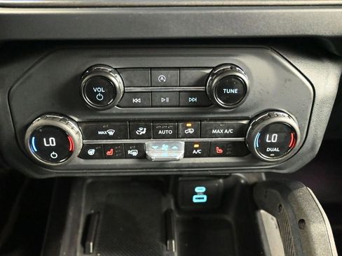 Used 2025 Ford Bronco Badlands image 28