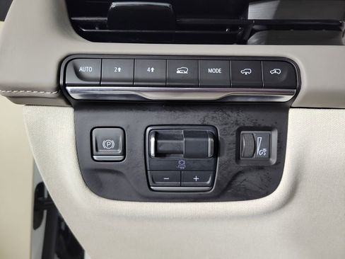 Certified 2024 Cadillac Escalade ESV Sport Platinum w/ LPO, Floor Liner Package AWD/4WD image 32
