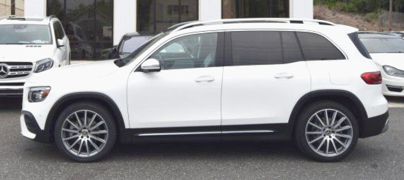 Used 2022 Mercedes-Benz GLB 250 4MATIC image 4