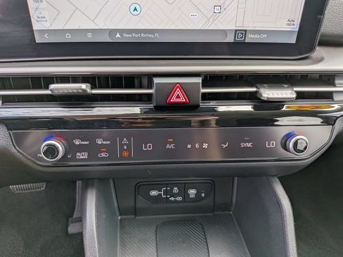 Certified 2026 Kia Sportage SX FWD image 25