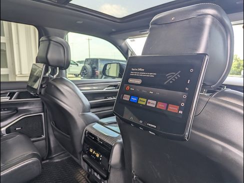 Used 2022 Jeep Wagoneer Series III w/ Premium Group I AWD/4WD image 20