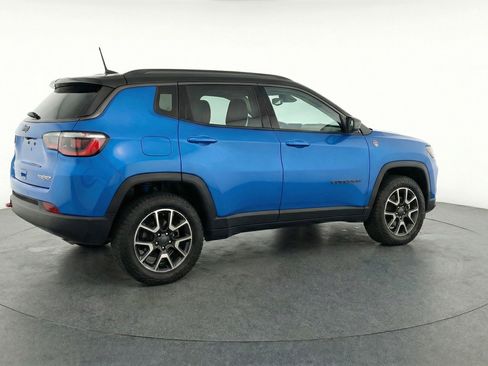 Used 2025 Jeep Compass Trailhawk image 9