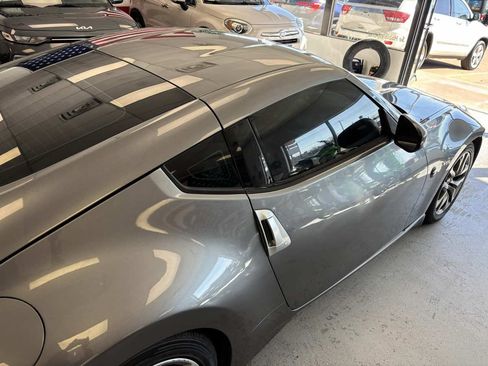 Used 2011 Nissan 370Z Coupe RWD image 11