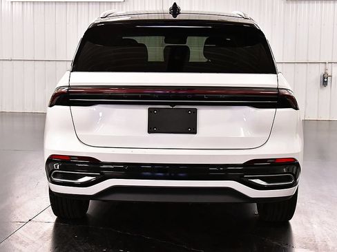 Used 2024 Lincoln Nautilus Reserve w/ Equipment Group 202A AWD/4WD image 7