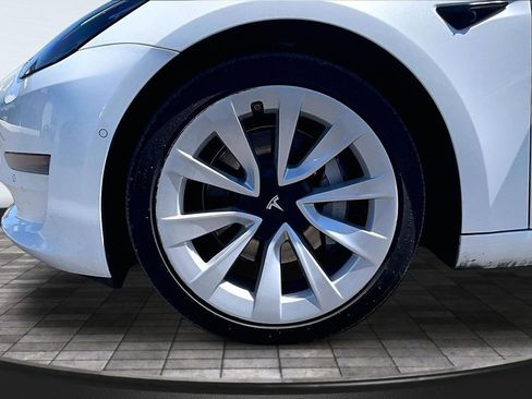 Used 2022 Tesla Model 3 Long Range AWD/4WD image 9