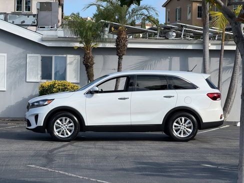 Used 2020 Kia Sorento FWD V6 image 2