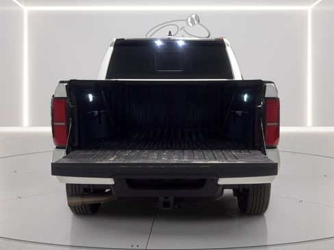 Used 2024 Toyota Tacoma SR5 AWD/4WD image 11