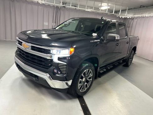 Used 2024 Chevrolet Silverado 1500 LT AWD/4WD image 3