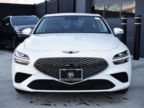 Used 2025 Genesis G70 2.5T image 13
