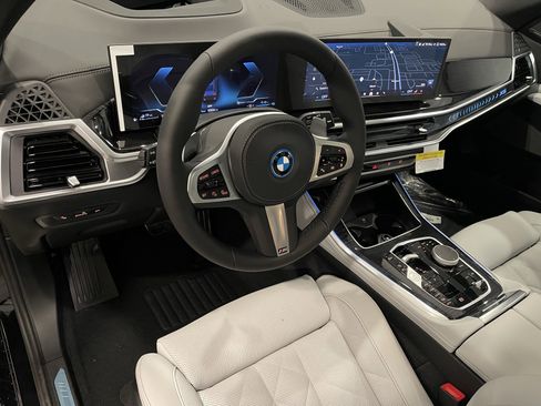 Used 2026 BMW X5 xDrive50e w/ M Sport Package image 7
