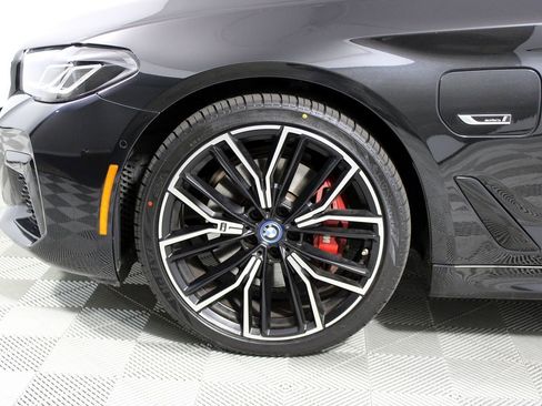 Used 2023 BMW 530e w/ M Sport Package image 40