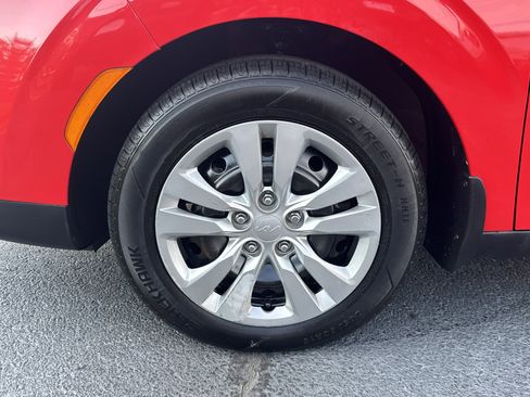 Used 2022 Kia Soul LX image 11