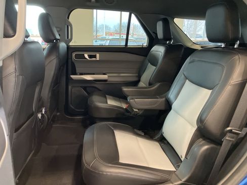 Used 2022 Ford Explorer XLT w/ Equipment Group 202A image 25