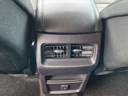 Used 2018 Ford Edge SE FWD image 18