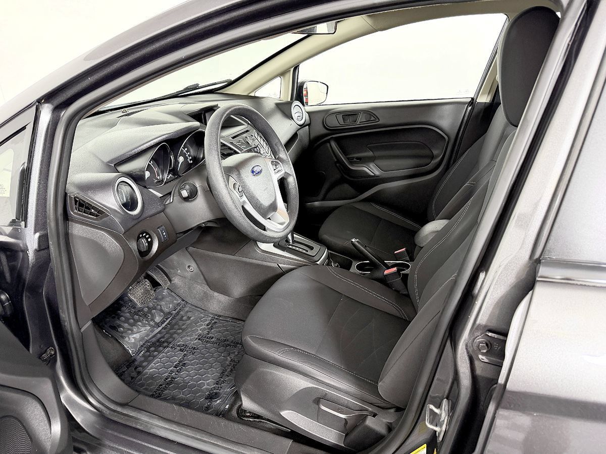Used 2018 Ford Fiesta SE FWD image 30