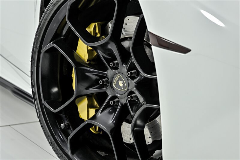 Used 2016 Lamborghini Huracan LP 580-2 RWD image 3