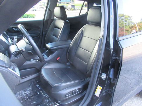 Used 2023 GMC Terrain SLT image 21