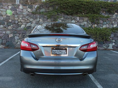 Used 2016 Nissan Altima 2.5 SL w/ 2.5 Technology w/LED Package FWD image 8