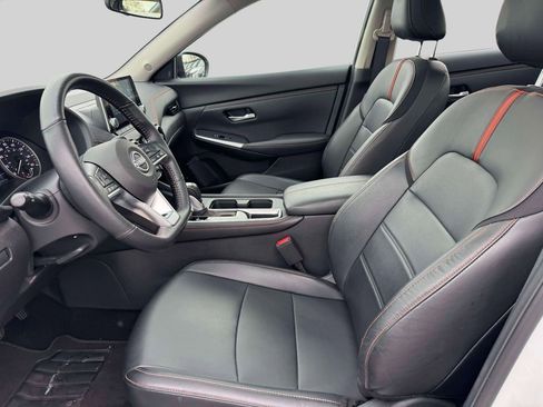 Used 2025 Nissan Sentra SR w/ SR Premium Package image 14