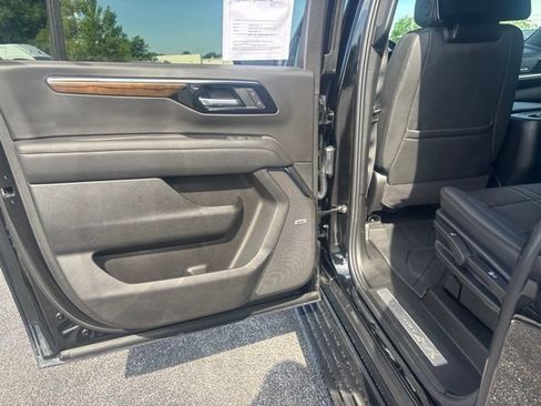 Used 2026 Chevrolet Suburban High Country AWD/4WD image 19