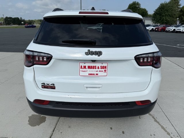 Used 2025 Jeep Compass Latitude w/ Convenience Group AWD/4WD image 7