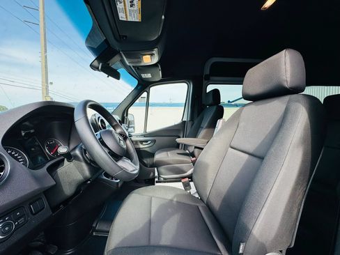 Used 2025 Mercedes-Benz Sprinter 2500 image 16
