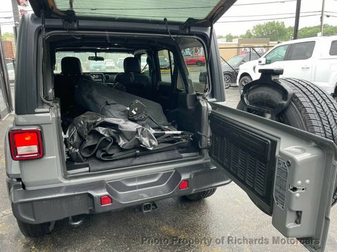Used 2021 Jeep Wrangler Unlimited Sahara w/ Dual Top Group AWD/4WD image 15
