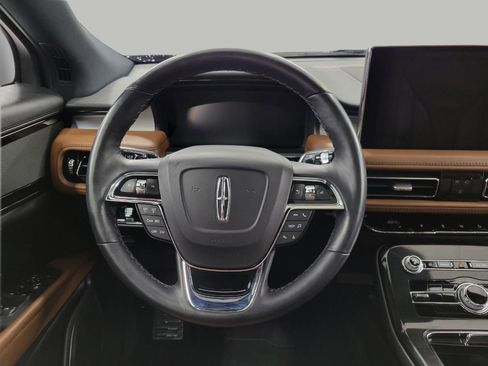 Used 2023 Lincoln Nautilus Reserve AWD/4WD image 5