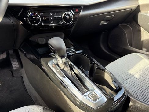 Used 2025 Chevrolet Trax LT w/ LT Convenience Package image 24