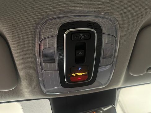 Used 2025 Hyundai Elantra Limited FWD image 35