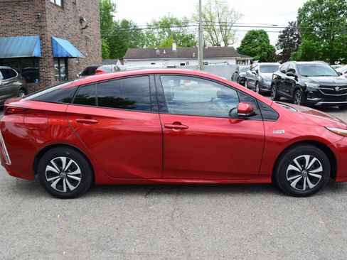 Used 2018 Toyota Prius Prime Premium FWD image 6