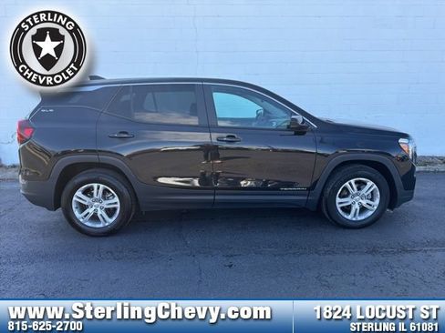 Used 2024 GMC Terrain SLE FWD image 2