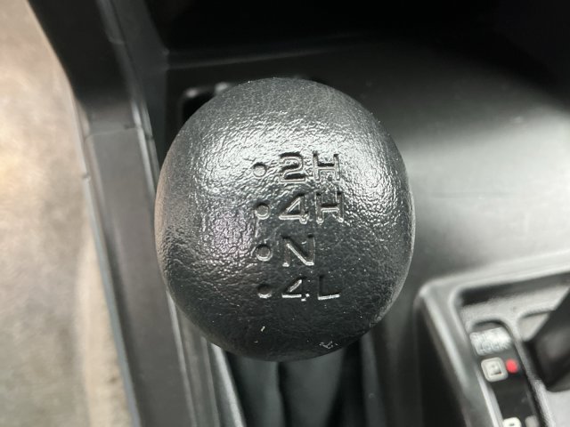 Used 2004 Nissan Frontier S/C AWD/4WD image 17
