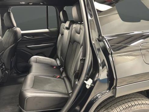 Used 2025 Jeep Grand Cherokee Altitude AWD/4WD image 23