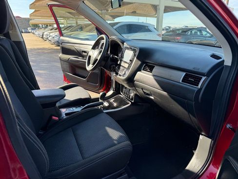 Used 2018 Mitsubishi Outlander ES image 15