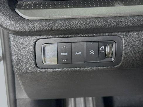 Used 2024 Chevrolet Traverse LT w/ LPO, Floor Liner Package image 10