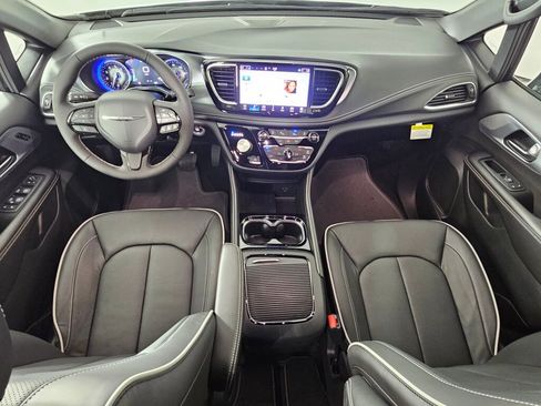 New 2026 Chrysler Pacifica Limited w/ S Appearance Package image 19