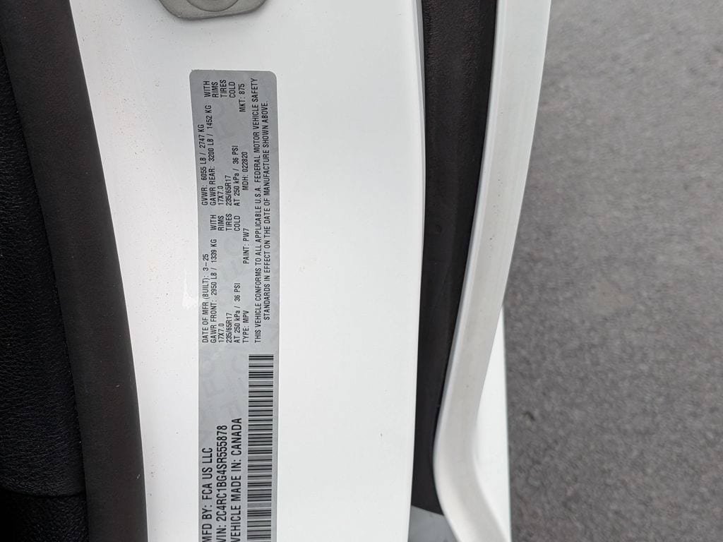 Certified 2025 Chrysler Pacifica Select FWD image 32