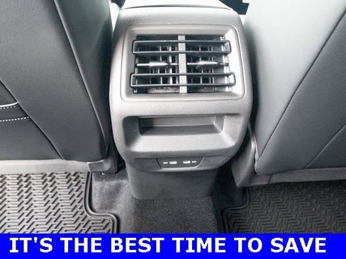 New 2025 Volkswagen Tiguan SE image 34