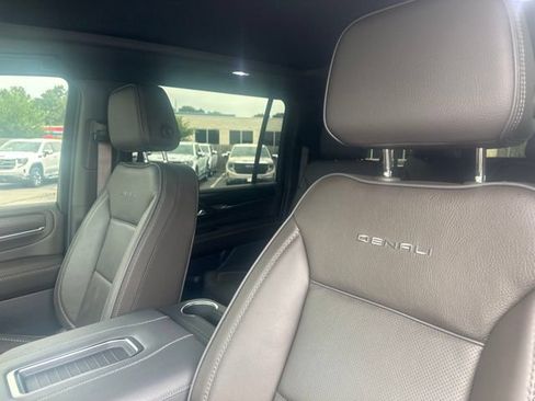 Used 2023 GMC Yukon XL Denali RWD image 10