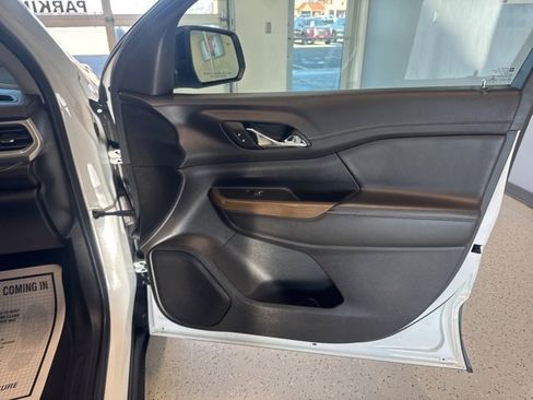 Used 2023 GMC Acadia SLE w/ Driver Convenience Package image 39