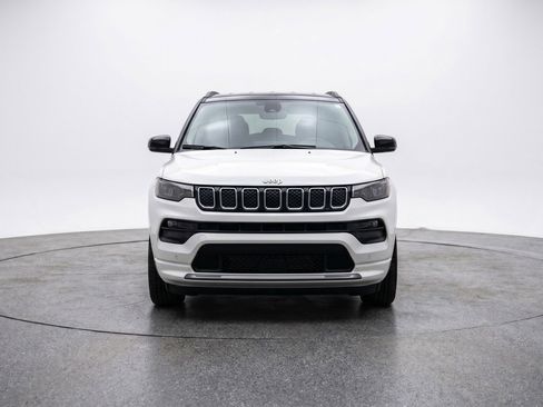 Used 2025 Jeep Compass Limited AWD/4WD image 2