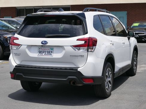 Used 2024 Subaru Forester Premium AWD/4WD image 3