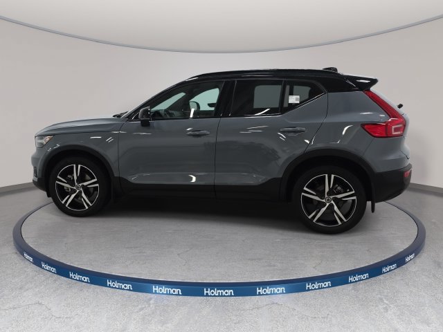 Used 2022 Volvo XC40 T5 R-Design w/ Protection Package AWD/4WD image 9