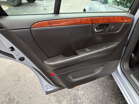 Used 2006 Cadillac DTS image 23