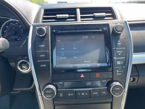Used 2016 Toyota Camry XSE FWD image 19