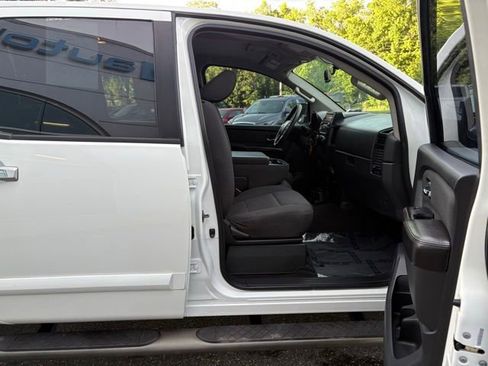 Used 2015 Nissan Titan SV RWD image 30