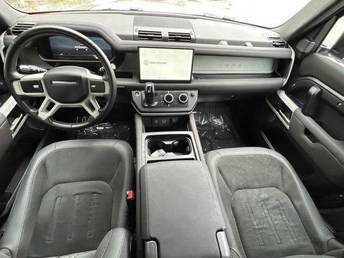 Used 2022 Land Rover Defender 110 S AWD/4WD image 10