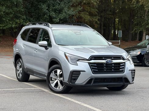 Used 2025 Subaru Ascent Premium image 3