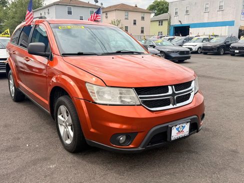 Used 2011 Dodge Journey Mainstreet w/ Popular Equipment Group AWD/4WD image 2